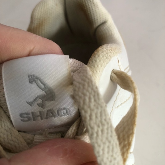 Reebok - SHAQ.  Classic White Sneakers size 10 children. Could use a better wash - Picture 7 of 8